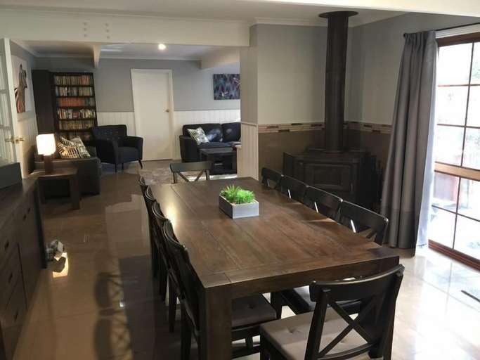 Others 4, Tudor House - Large Family Home, Alpine - East