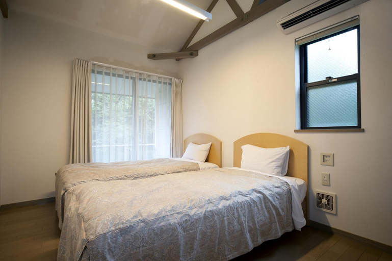 Bedroom 2, Wan Wan Paradise Izukogen, Itō
