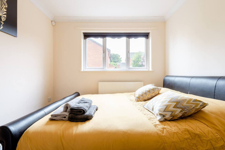 Bedroom 2, Charming 1-bed Apartment in Luton, Luton