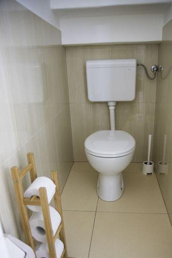 Bathroom 4, Zvezdica, Ljubljana