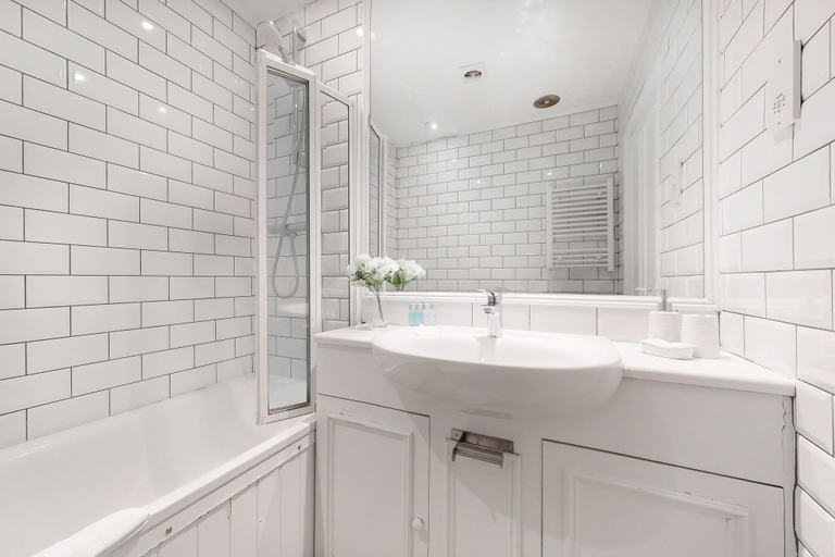 Bathroom 4, Park Lane Apartments - Clarges St, London