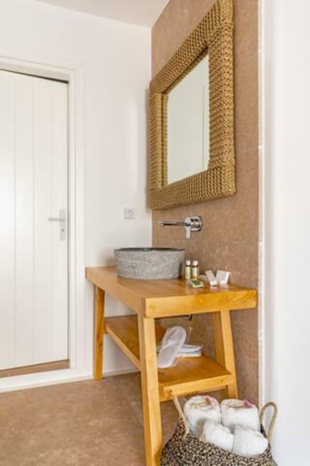 Bathroom 5, IL Vento Premium Mykonos, South Aegean