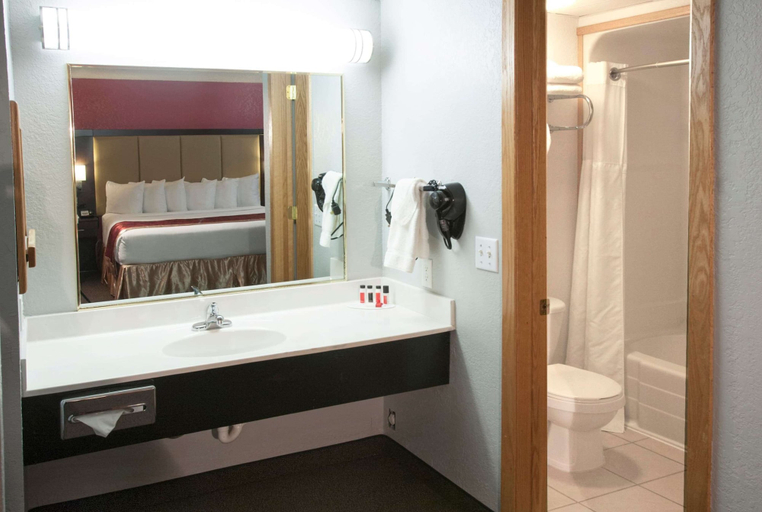 Bathroom 4, Ramada by Wyndham Keystone Near Mt Rushmore, Pennington