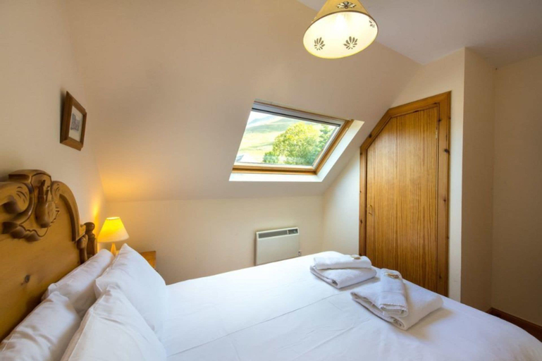 Bedroom 5, Stob Binnein Cottage, Stirling
