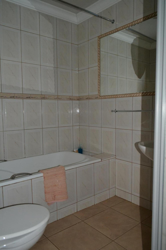 Bathroom 3, Kamogelo Guest House, Bojanala
