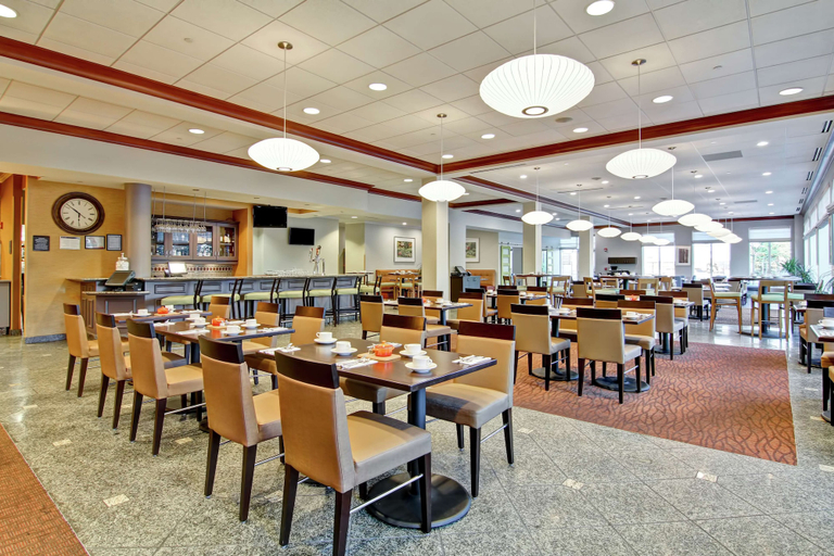 Food & Drinks 5, Hilton Garden Inn Ottawa Airport, Ottawa