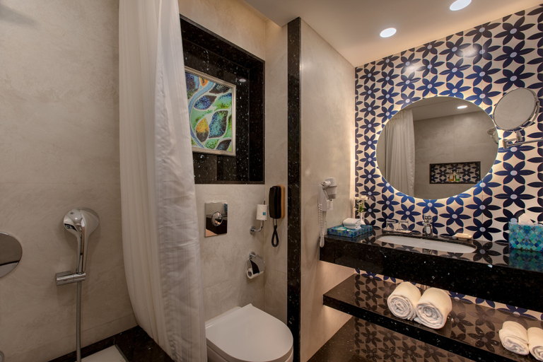Bathroom 5, Kenilworth Resort & Spa, South Goa