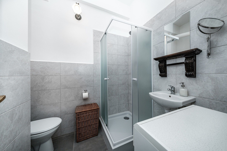 Bathroom 3, Friends Avenue Apartment, Warsaw