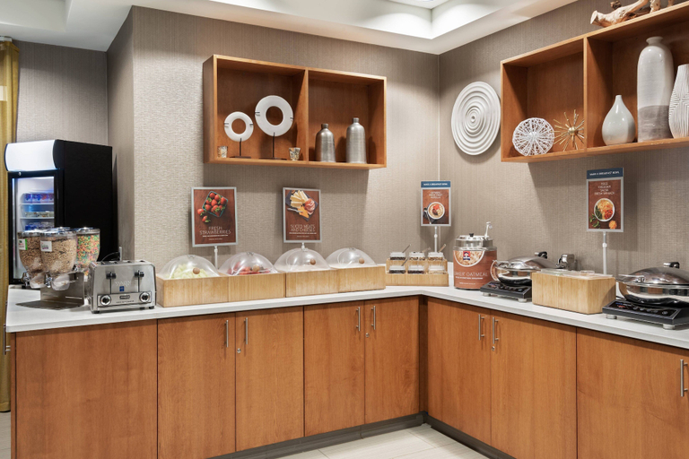 Food & Drinks 5, SpringHill Suites by Marriott Cleveland/Solon, Cuyahoga