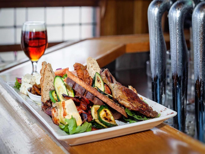 Food & Drinks 5, Holgate Brewhouse At Keatings Hotel, Macedon Ranges Bal
