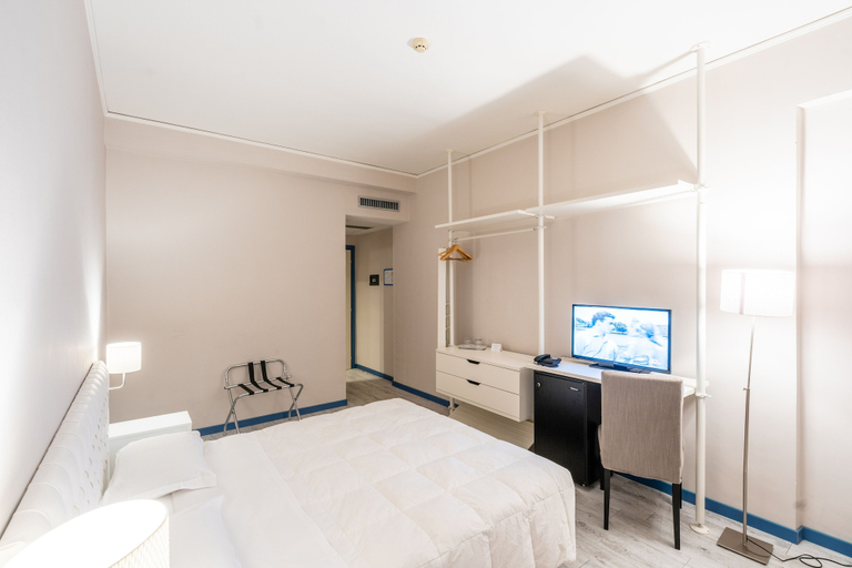Bedroom 2, Europa Palace Hotel, Messina