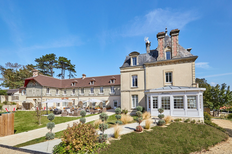 Exterior & Views
