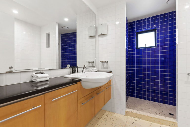 Bathroom 3, Apartment 03 Noosa Court, Noosa - Noosa-Noosaville