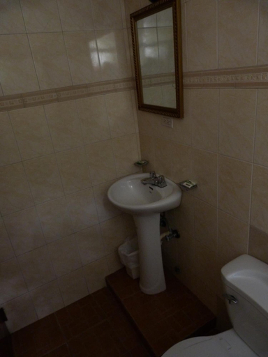 Bathroom 3, Hotel Montreal, Panamá