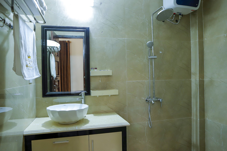 Bathroom 3, Van Xuan Royal Hotel, Hoa Lư
