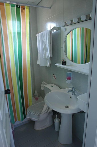 Bathroom 4, Cormoranos Apartments, Crete