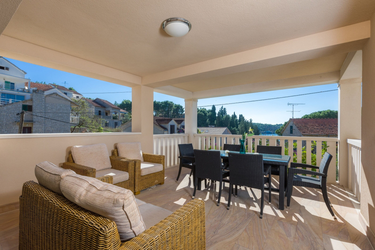 Others 5, Villa Anna, Milna