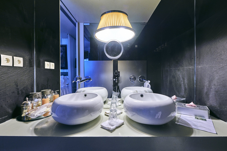 Bathroom 5, Carmo's Boutique Hotel, Ponte de Lima