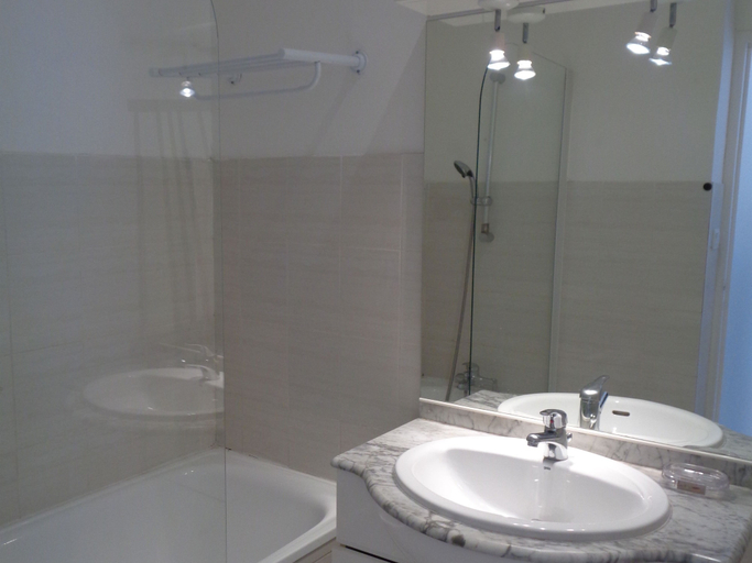 Bathroom 3, Croisette-oasis, Alpes-Maritimes
