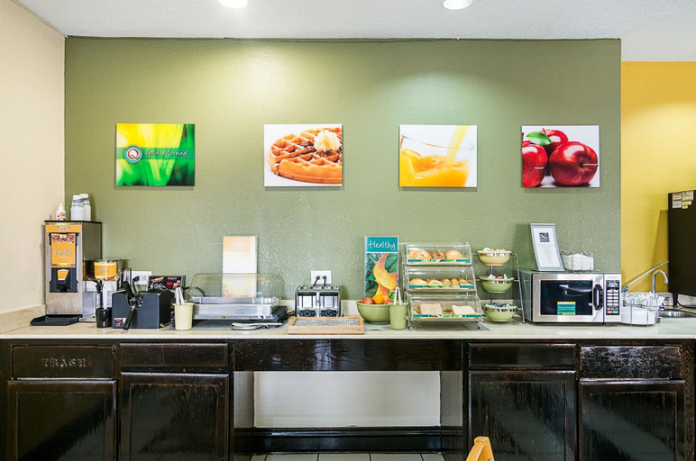 Food & Drinks 5, Quality Inn & Suites Harvey - Chicago Southland, Cook