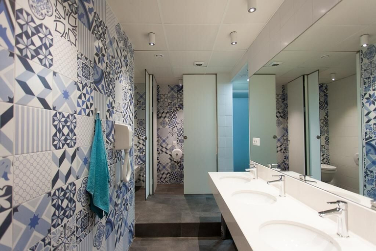 Bathroom 3, Dream Cube Hostel, Barcelona