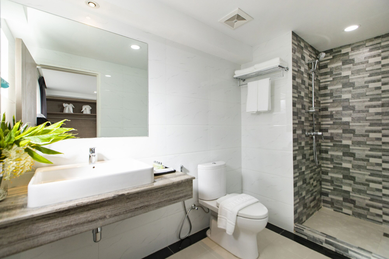 Bathroom, 8 Mile Hotel, Yangon