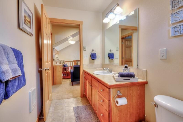 Bathroom 5, Pelicans Perch Pacific City, Tillamook