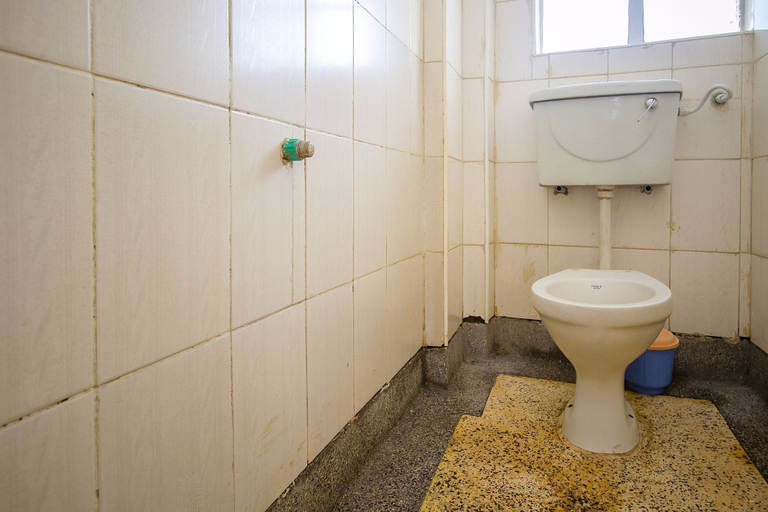 Bathroom 4, Rabi Hotel, Starehe