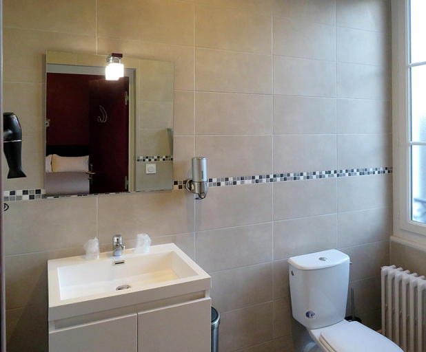 Bathroom 4, Hôtel Le Dormeux, Cher