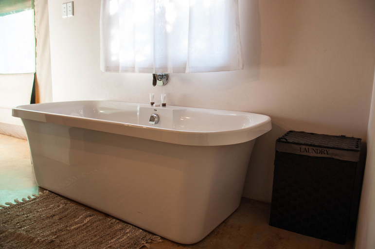 Bathroom 3, B'sorah Luxury Tent & Venue, Bojanala