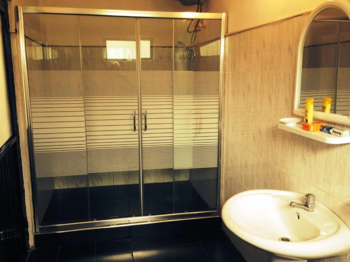 Bathroom 2, Kandy View Hotel, K.F.G. & G. Korale