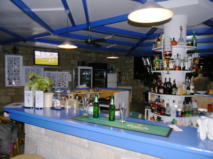 Food & Drinks 5, Hilltop Gardens