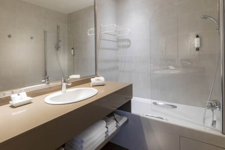 Bathroom 5, Hotel Elysées Céramic, Paris