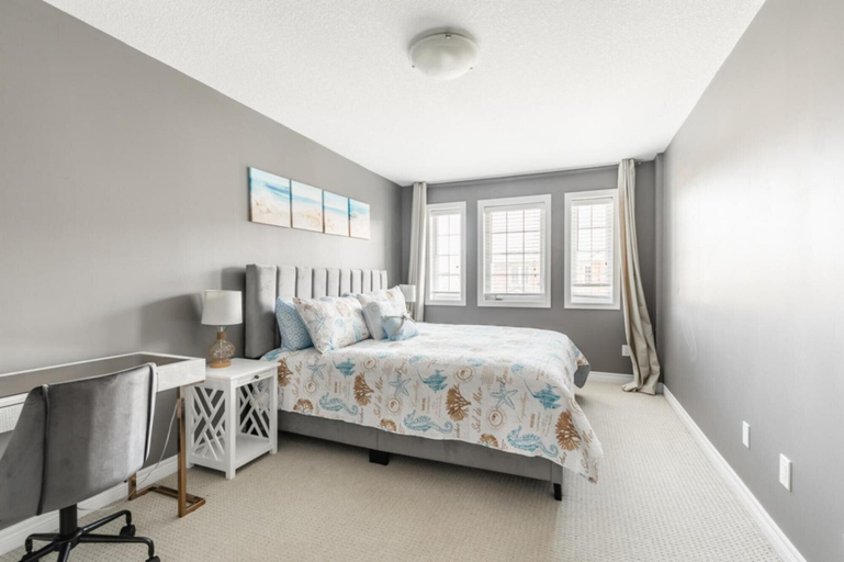 Bedroom 2, Luxury 3BR 2 5BA Townhome Private HOT TUB GYM BBQ Sauna, Hamilton