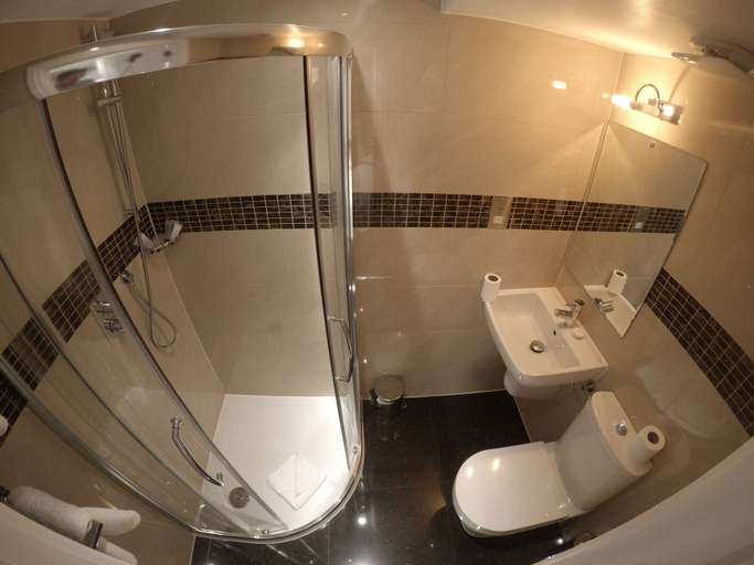 Bathroom 3, Astors Belgravia, London