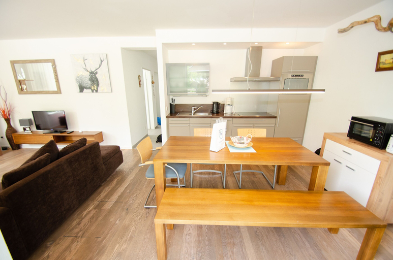 Others 5, Finest Apartment Glacier View, Zell am See