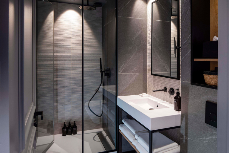 Bathroom 5, Victoria Palace Hotel Paris, Paris