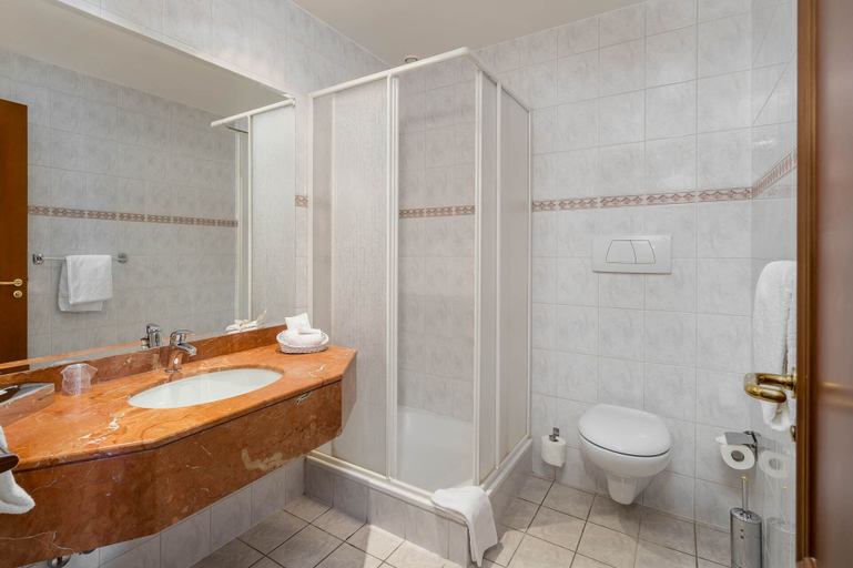 Bathroom 4, Hotel Le Rive, Nyon