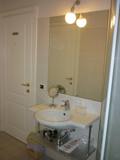 Bathroom 3, Il Castello Hostel Boutique, Bologna
