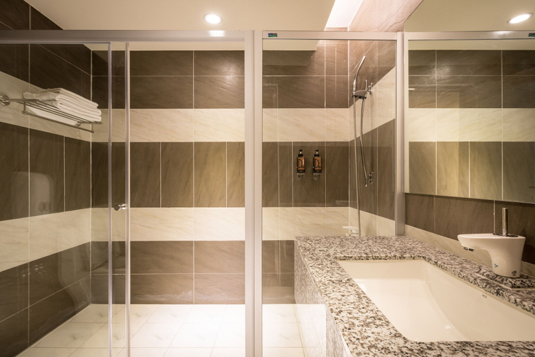 Bathroom 5, Ai Ni Ya Motel, Yulin