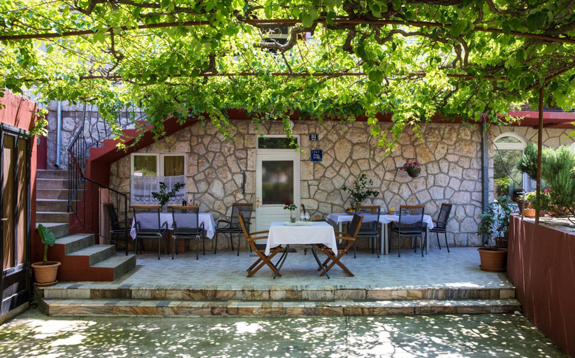 Exterior & Views, Guest House J&J, Pojezerje