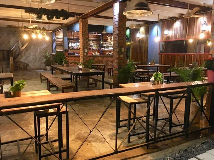 Food & Drinks