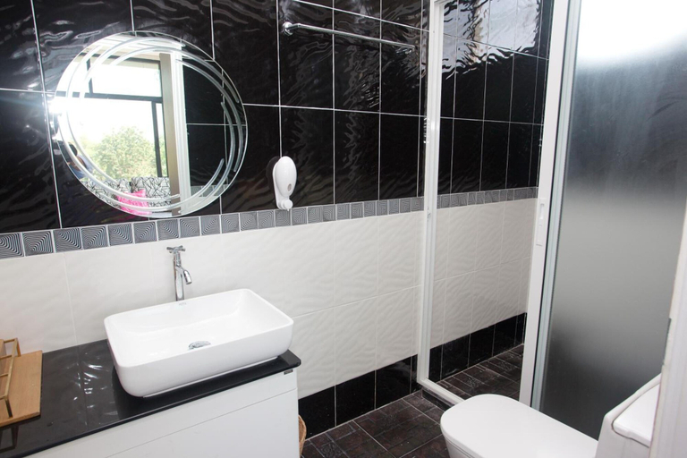 Bathroom 3, Sea Breeze Guest House, Cha-Am