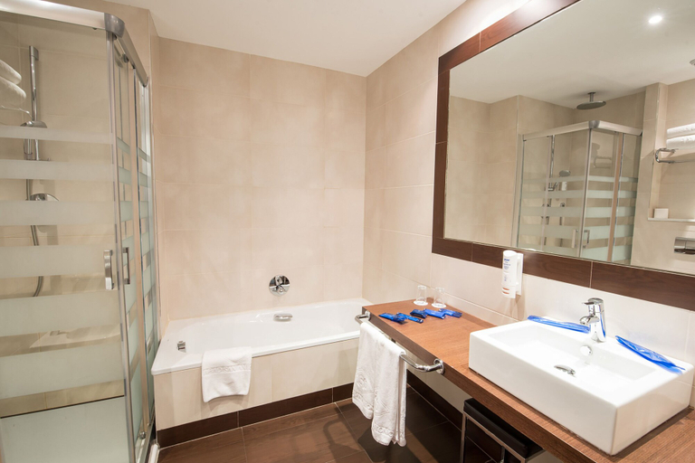 Bathroom 4, Hotel Abad San Antonio, León