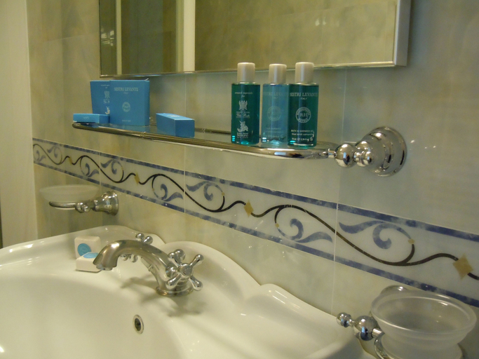 Bathroom 5, Suite Hotel Nettuno, Genova