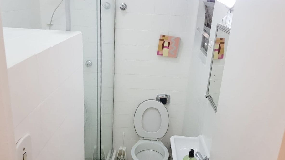 Bathroom 2, Jump in Bed Copacabana 3 - Estudio, Rio de Janeiro