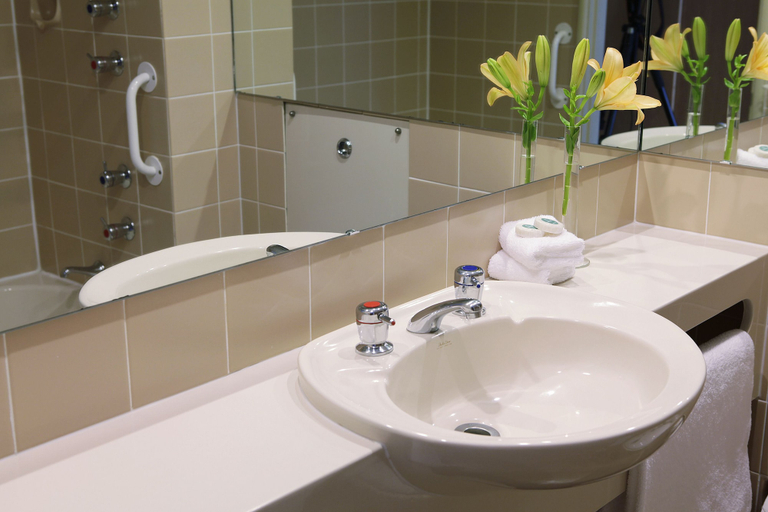 Bathroom 4, Thredbo Alpine Hotel, Snowy River