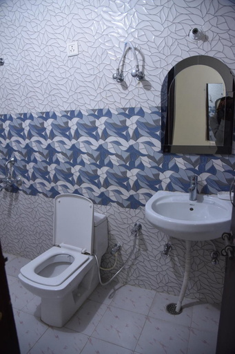 Bathroom 3, Gopi Dham, Dehradun