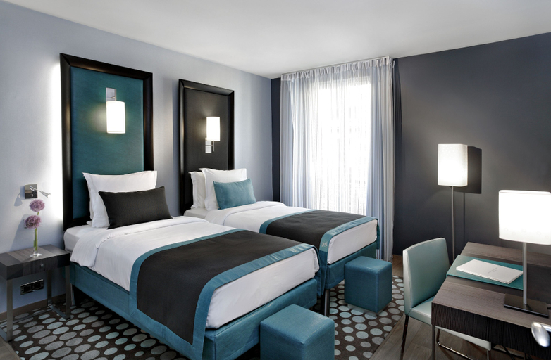 Bedroom 2, Hotel Bassano, Paris