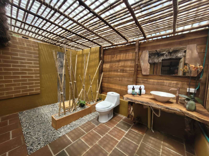 Bathroom, eco-Hotel Carigua, Barichara